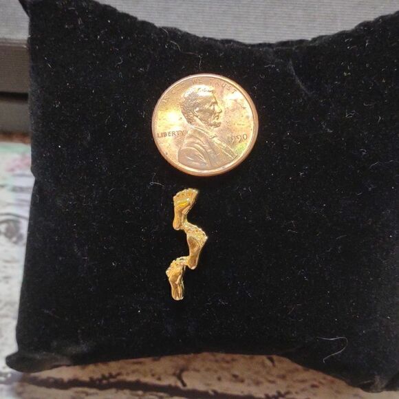 Tiny Footprints in the Sand Pin.  P1 - Picture 2 of 4